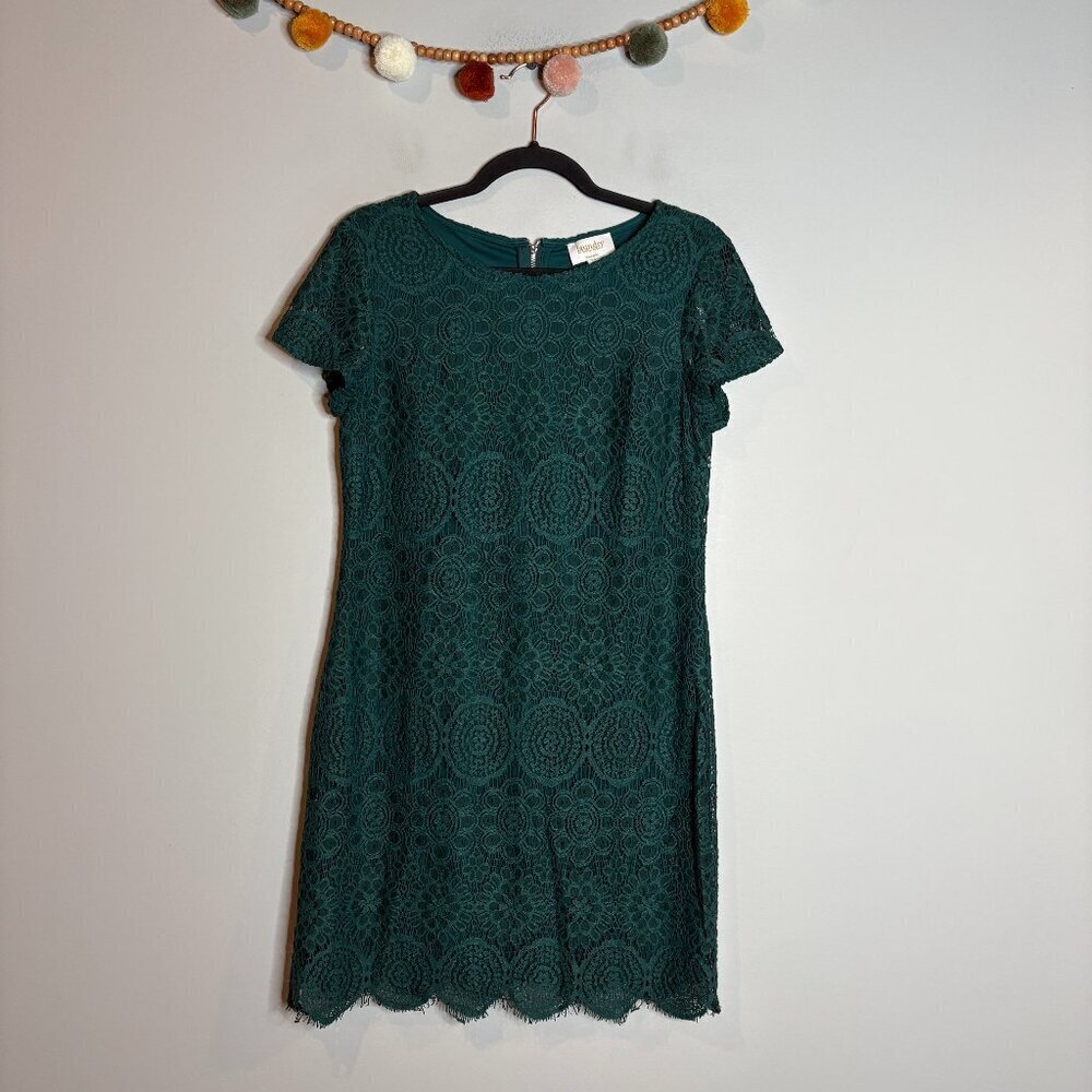🔆 Laundry by Shelli Segal green lacy shift dress